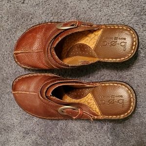 EUC.   Boc brown clogs size 6